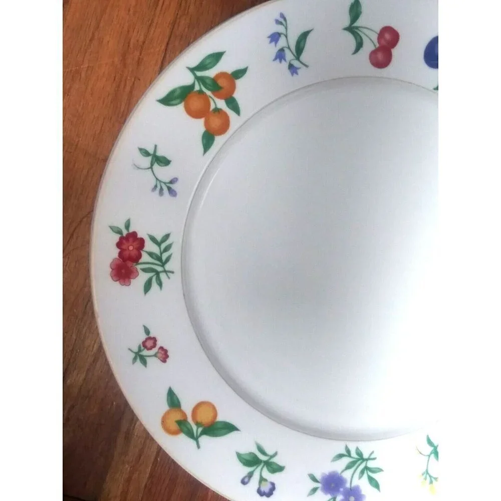 ROYAL MAJESTIC CHELSEA FINE CHINA 3 Dinner plates 1 cup 1 saucer 8432 Beautiful